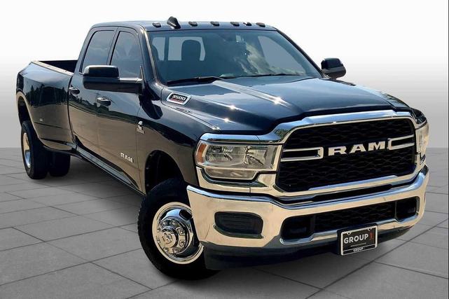 Photo of 2020 Diamond Black Crystal Pearlcoat RAM 3500