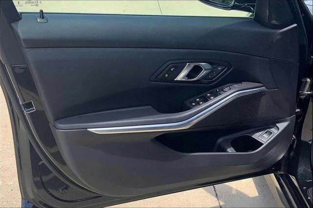 Photo of 2024 Black Sapphire Metallic BMW 330