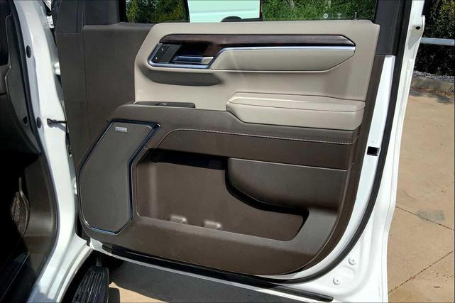 Photo of 2023 Summit White GMC Sierra 1500