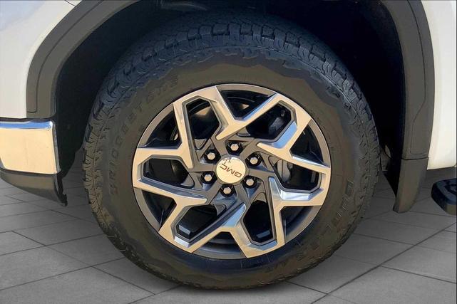 Photo of 2023 Summit White GMC Sierra 1500