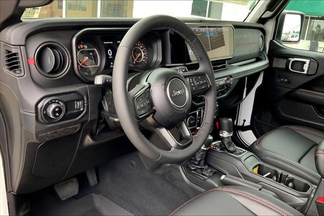 Photo of 2025 Bright White Clearcoat Jeep Gladiator