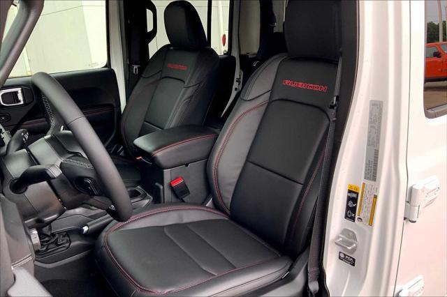 Photo of 2025 Bright White Clearcoat Jeep Gladiator