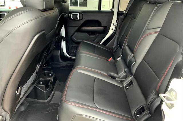 Photo of 2025 Bright White Clearcoat Jeep Gladiator
