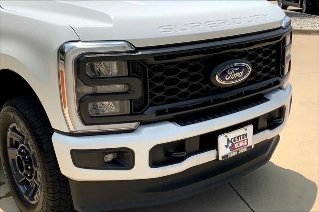 Photo of 2023 Oxford White Ford F-250