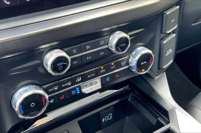 Photo of 2023 Oxford White Ford F-250