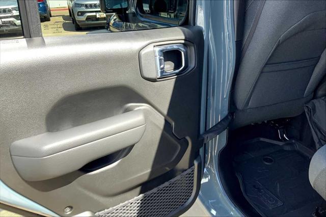 Photo of 2025 Gray Jeep Wrangler