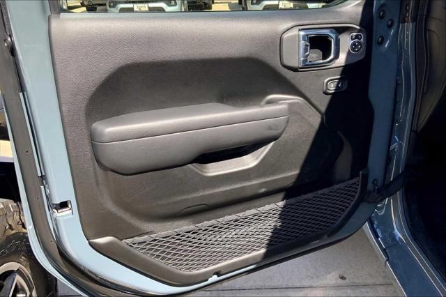Photo of 2025 Gray Jeep Wrangler