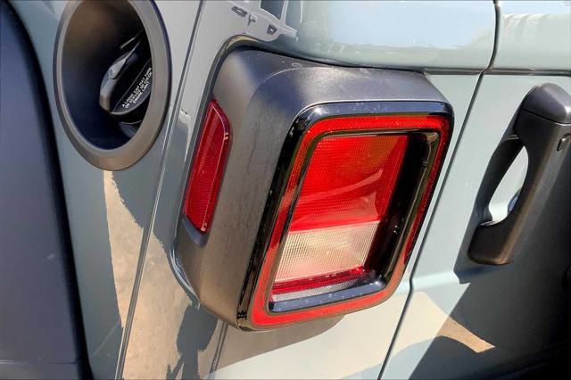 Photo of 2025 Gray Jeep Wrangler