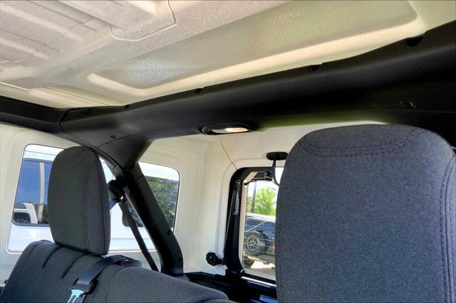 Photo of 2025 Gray Jeep Wrangler