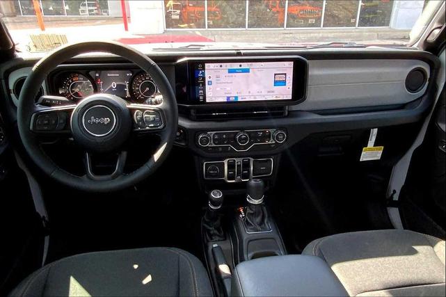 Photo of 2025 Bright White Clearcoat Jeep Wrangler