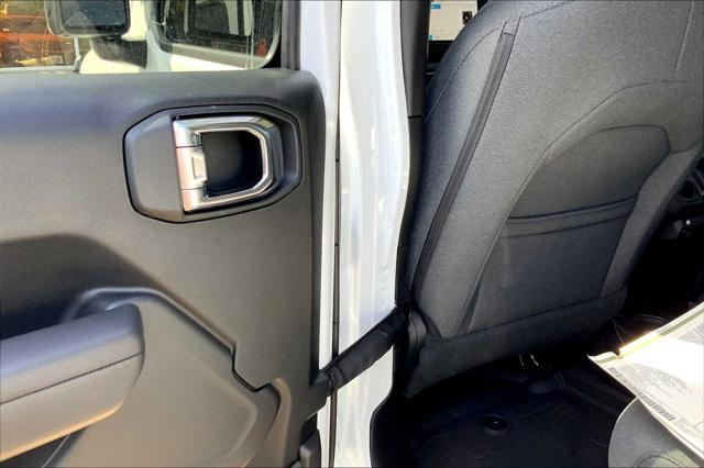 Photo of 2025 Bright White Clearcoat Jeep Wrangler