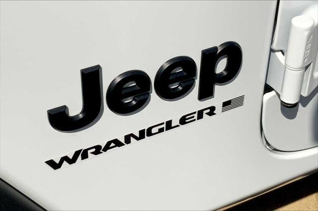 Photo of 2025 Bright White Clearcoat Jeep Wrangler