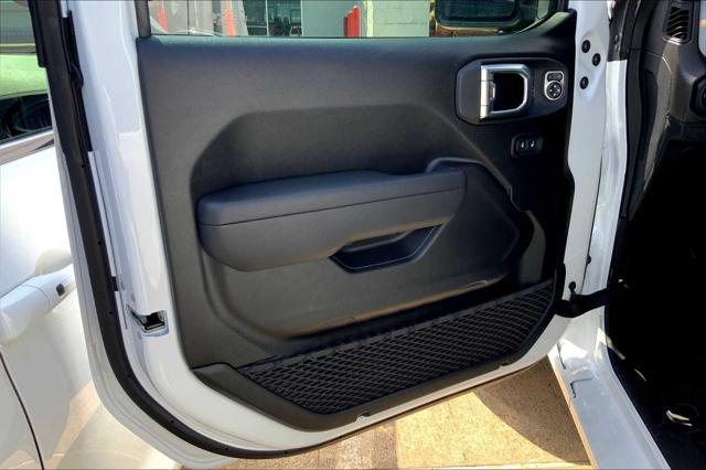 Photo of 2025 Bright White Clearcoat Jeep Wrangler
