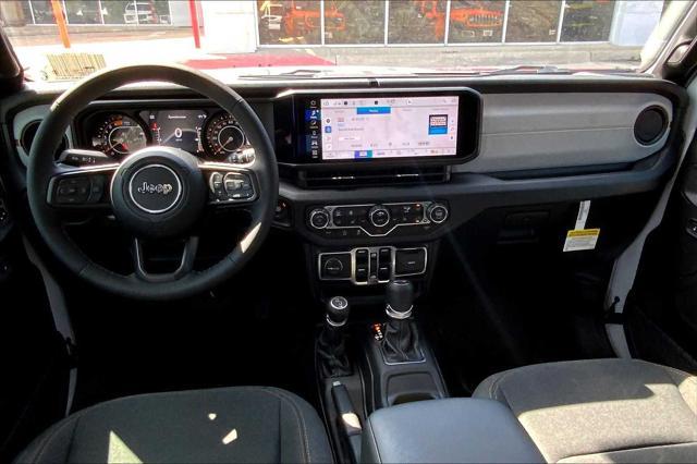 Photo of 2025 Bright White Clearcoat Jeep Wrangler