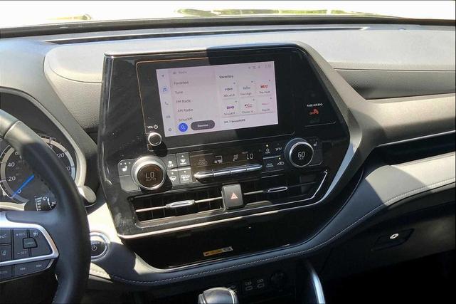 Photo of 2023 Magnetic Gray Metallic Toyota Highlander Hybrid