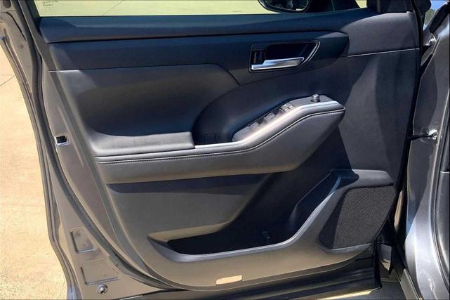 Photo of 2023 Magnetic Gray Metallic Toyota Highlander Hybrid