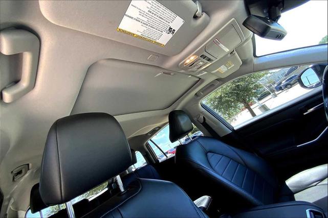 Photo of 2023 Magnetic Gray Metallic Toyota Highlander Hybrid