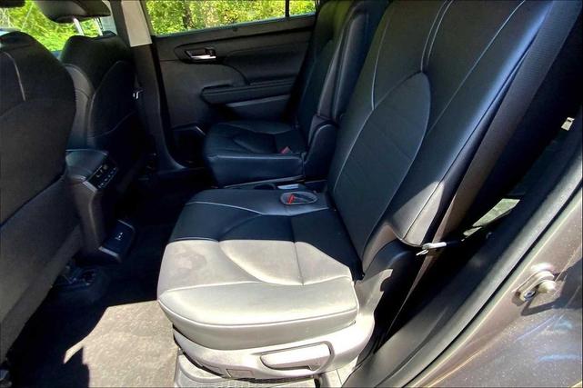 Photo of 2023 Magnetic Gray Metallic Toyota Highlander Hybrid