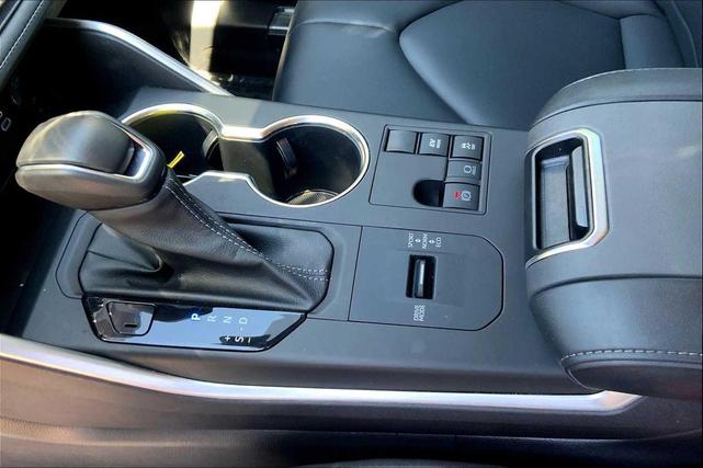 Photo of 2023 Magnetic Gray Metallic Toyota Highlander Hybrid