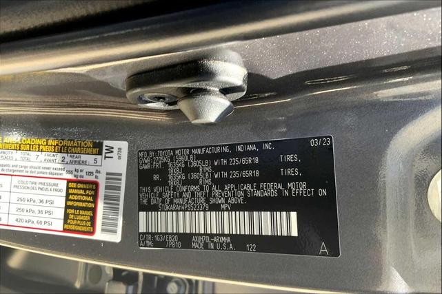 Photo of 2023 Magnetic Gray Metallic Toyota Highlander Hybrid