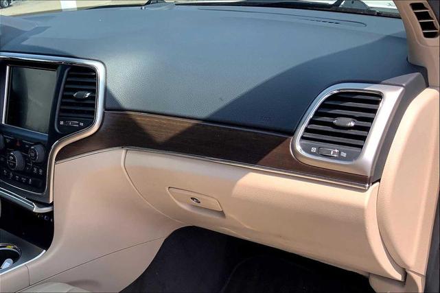 Photo of 2017 Bright White Clearcoat Jeep Grand Cherokee