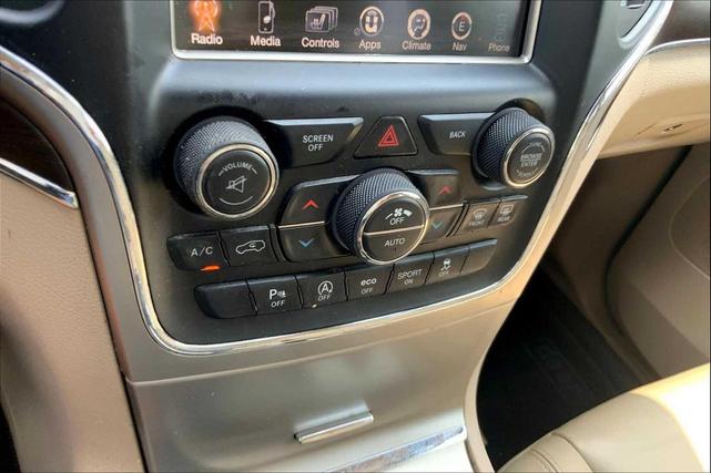 Photo of 2017 Bright White Clearcoat Jeep Grand Cherokee