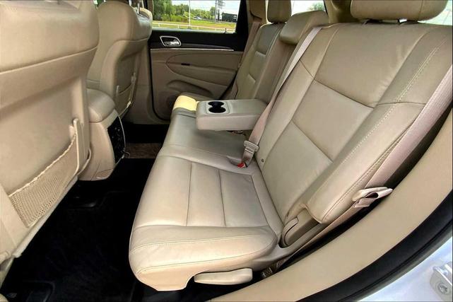 Photo of 2017 Bright White Clearcoat Jeep Grand Cherokee