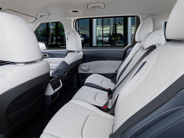 Photo of 2025 Ivory Silver Kia Carnival Hybrid