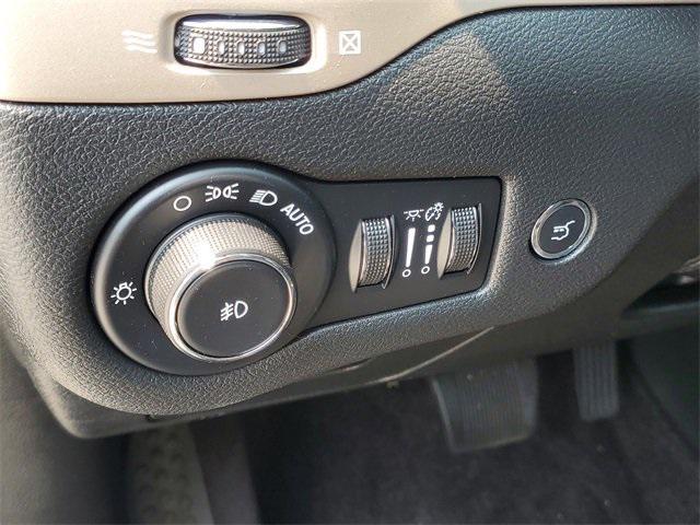 Photo of 2018 Diamond Black Crystal Pearlcoat Jeep Cherokee