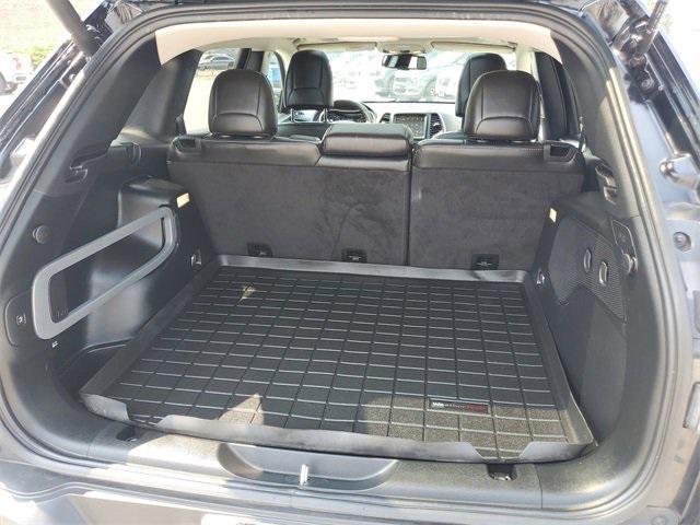Photo of 2018 Diamond Black Crystal Pearlcoat Jeep Cherokee