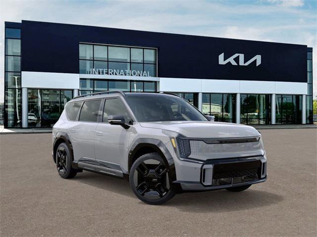Photo of 2026 Wolf Gray./Black Roof Kia EV9