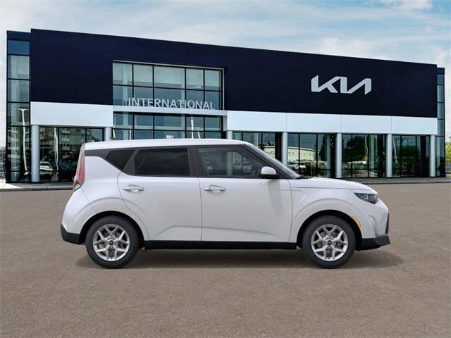Photo of 2025 Snow White Pearl Kia Soul