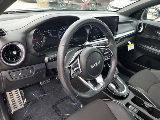 Photo of 2022 Aurora Black Pearl Kia Forte