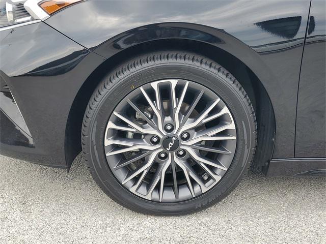 Photo of 2022 Aurora Black Pearl Kia Forte