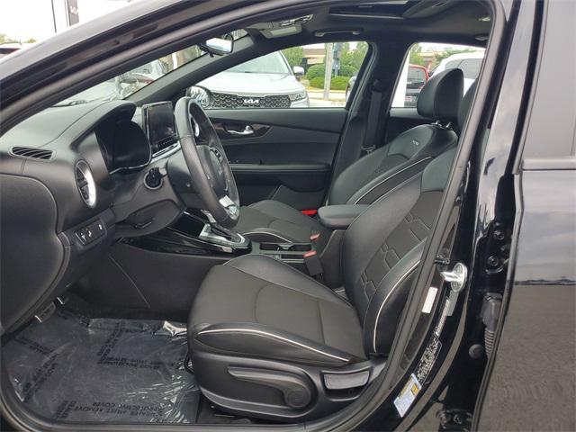 Photo of 2022 Aurora Black Pearl Kia Forte