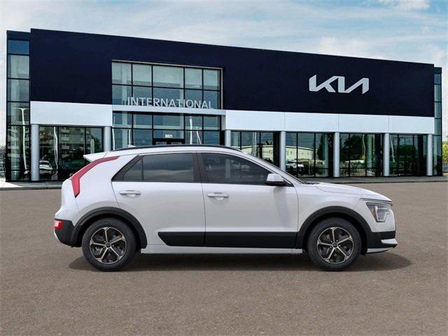 Photo of 2025 Snow White Pearl Kia Niro