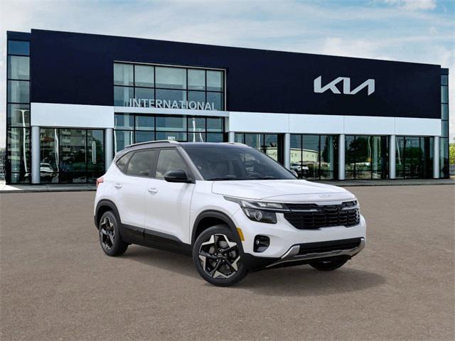 Photo of 2026 Clear White/Black Roof Kia Seltos