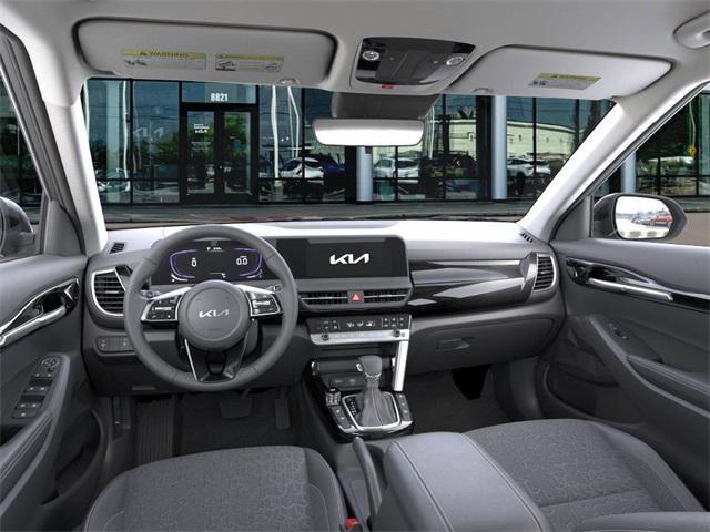Photo of 2026 Clear White/Black Roof Kia Seltos