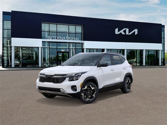 Photo of 2026 Clear White/Black Roof Kia Seltos