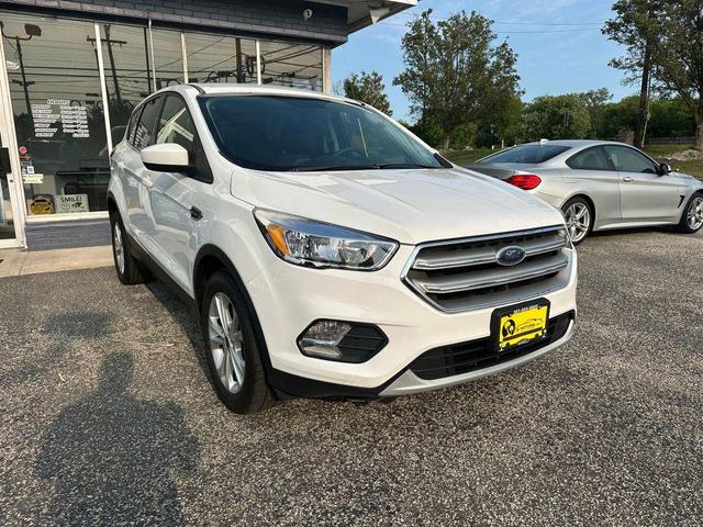 Photo of 2017 White Ford Escape