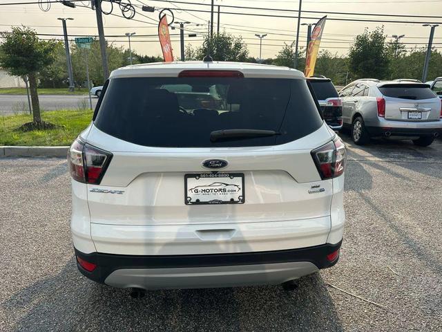 Photo of 2017 White Ford Escape