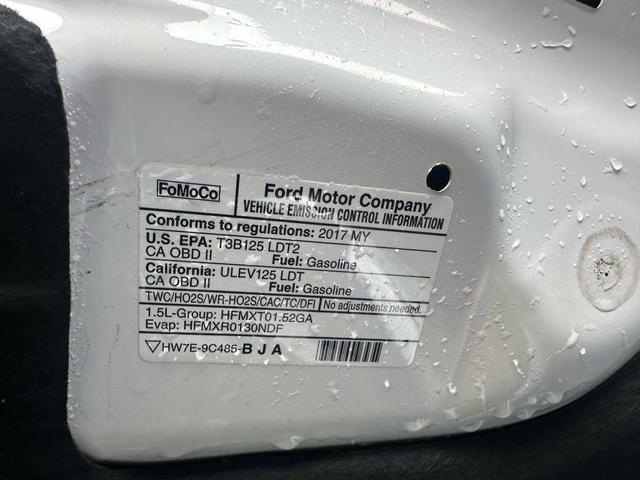 Photo of 2017 White Ford Escape