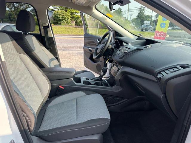 Photo of 2017 White Ford Escape