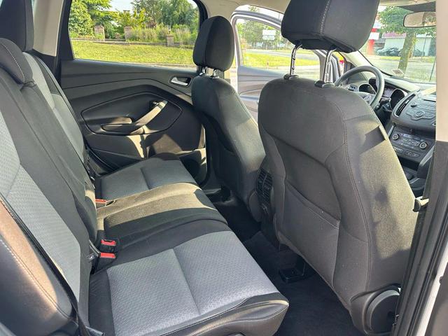 Photo of 2017 White Ford Escape