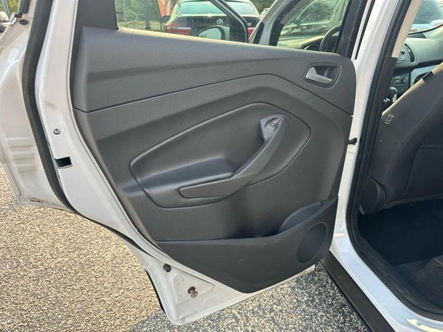 Photo of 2017 White Ford Escape