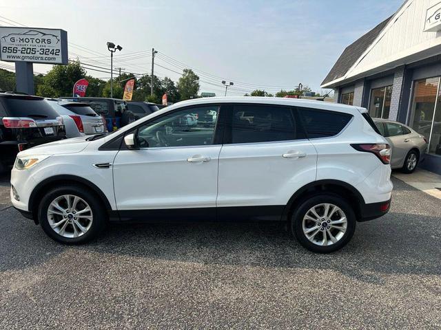 Photo of 2017 White Ford Escape