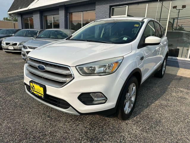 Photo of 2017 White Ford Escape