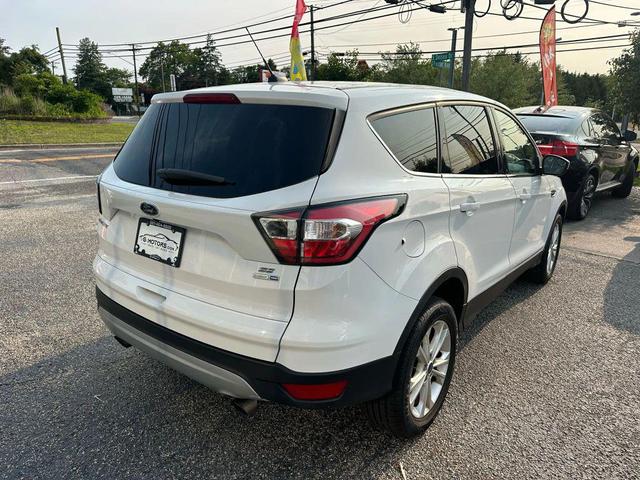 Photo of 2017 White Ford Escape