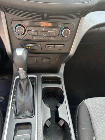 Photo of 2017 White Ford Escape