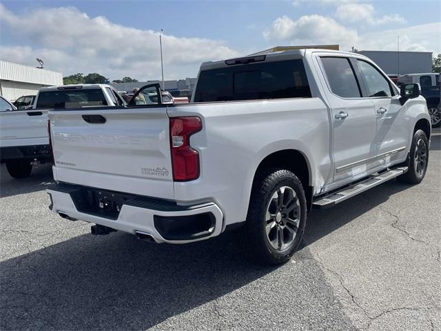 Photo of 2022 Iridescent Pearl Tricoat Chevrolet Silverado 1500